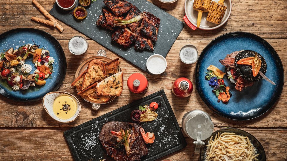 Familie Seyrling – Gastgeber im Bräukeller Grill & Veggie Familie Seyrling – Gastgeber im Bräukeller Grill & Veggie